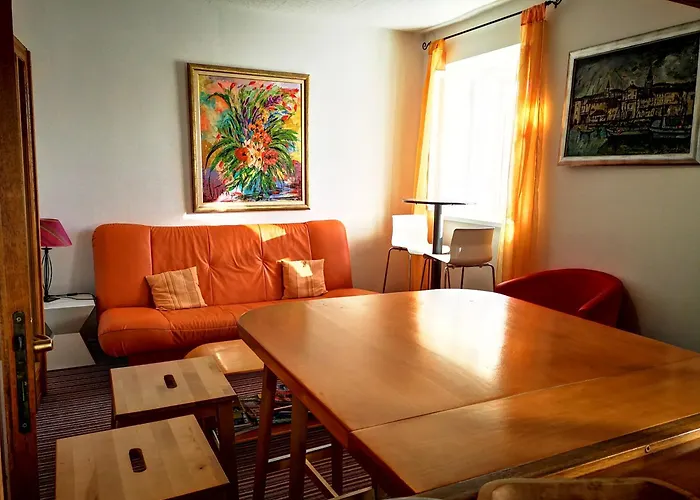 Yacht Marina Trogir, Heritage Bella Vistaa Трогір