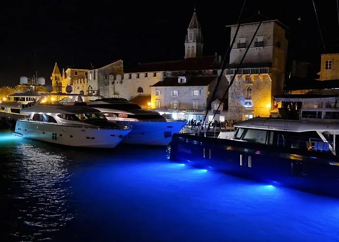 Yacht Marina Trogir, Heritage Bella Vistaa