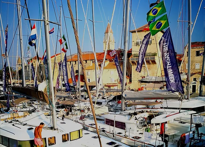 Yacht Marina Trogir, Heritage Bella Vistaa * 特罗吉尔